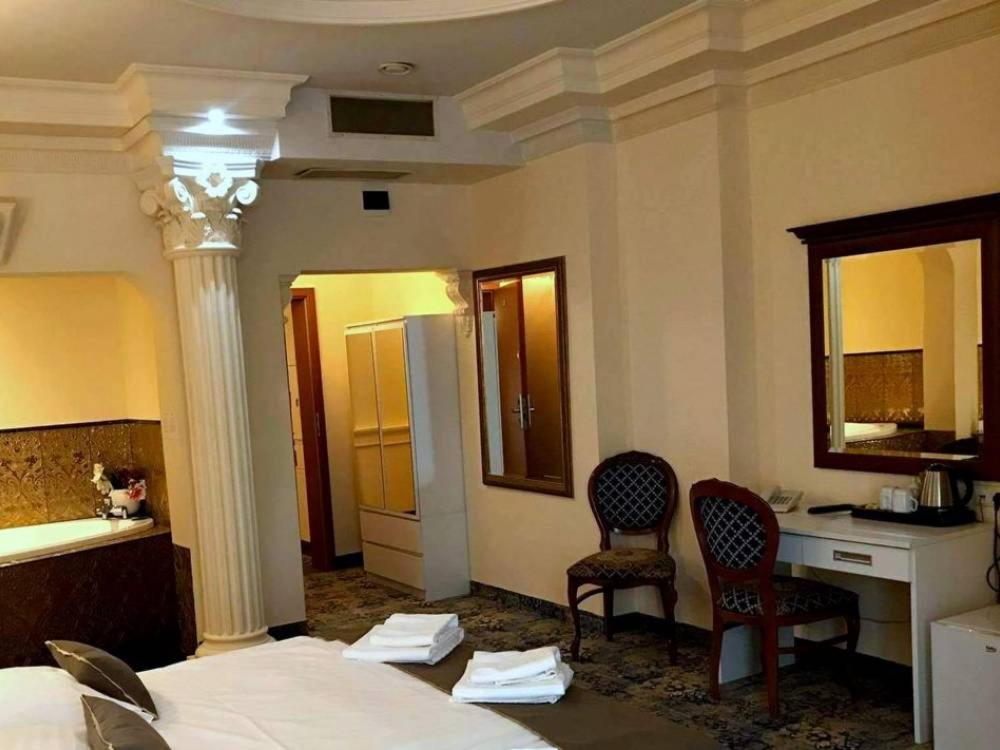 Hotel Venecia Palace Міхаловіце Екстер'єр фото