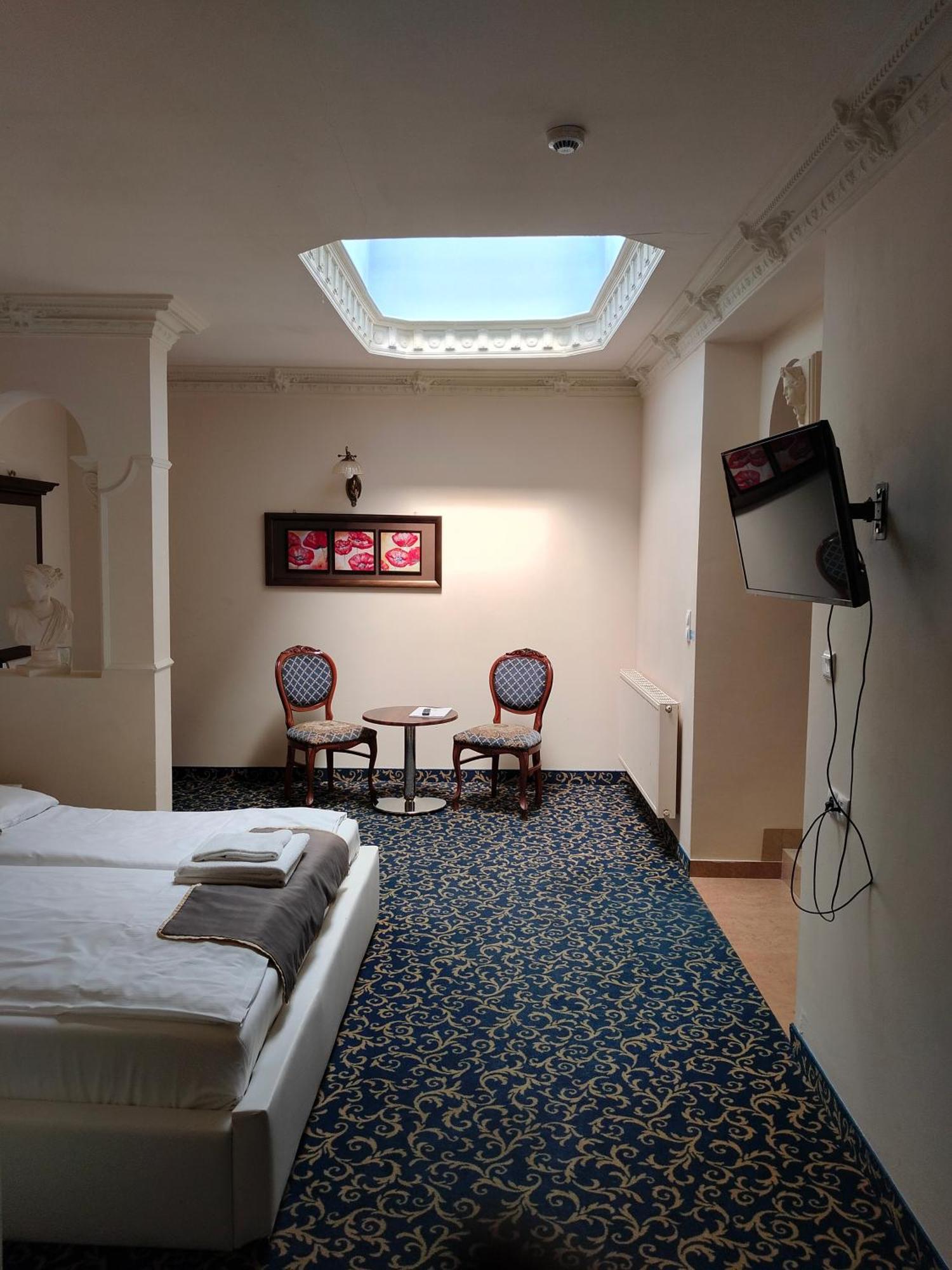 Hotel Venecia Palace Міхаловіце Екстер'єр фото